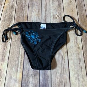 🎉SALE!!! Tilt Bikini bottom - L